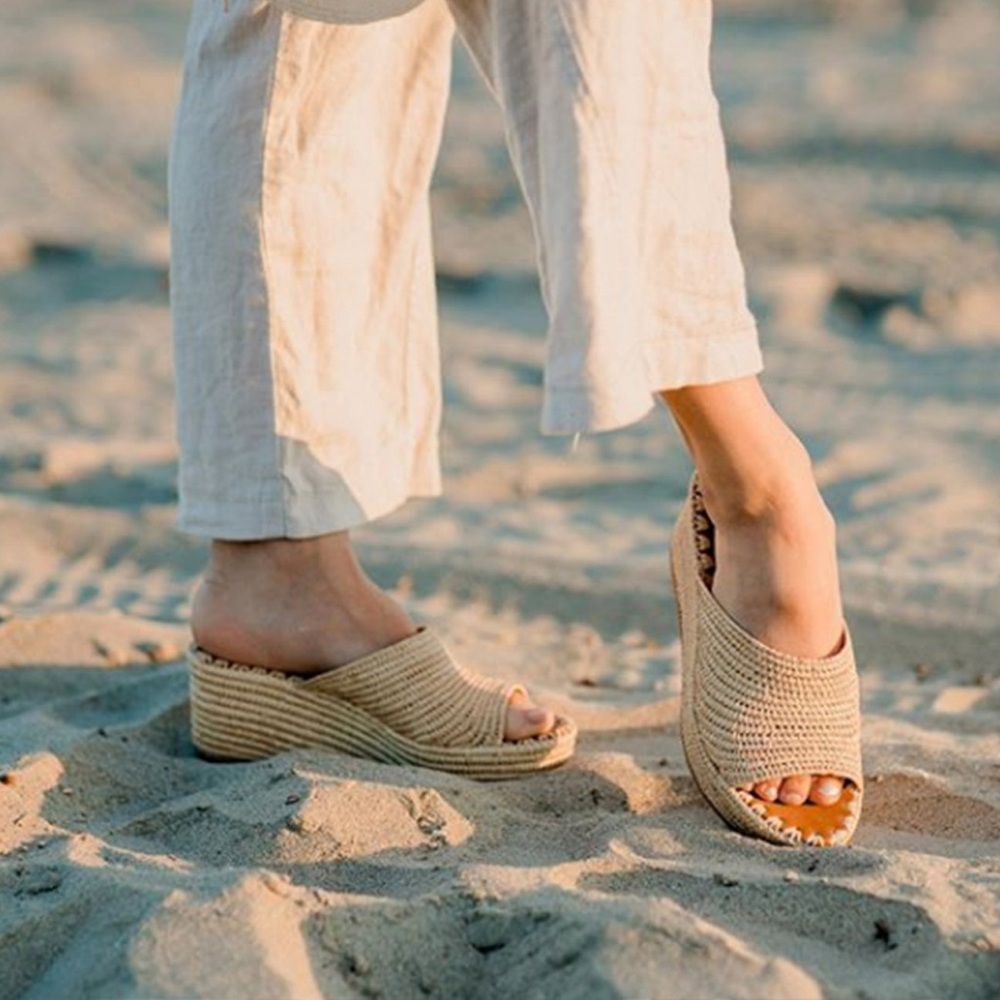 CARRIE FORBES Karin Woven Rafia Wedge Slide Sandals